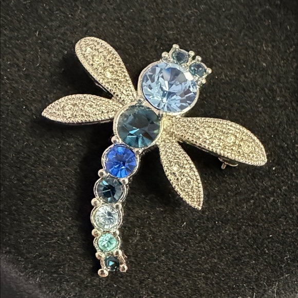 Vintage 1998 Avon Crystal Dragon Fly Pin Brooch Shades of Blue Rhinestone 1.5” - Picture 4 of 12